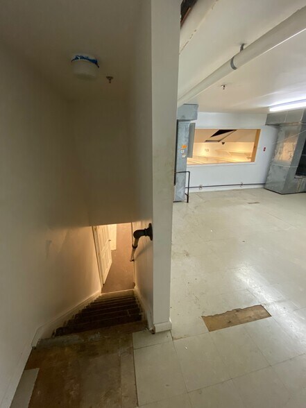 More Photos Of 171 Newark Ave, Jersey City Storefront Retail Office For Lease