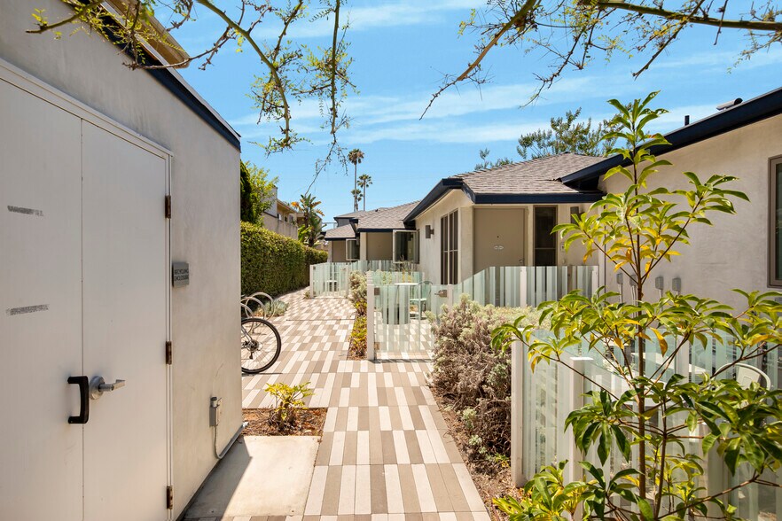 More Photos Of 1446-1448 Yale St, Santa Monica Apartments For Sale