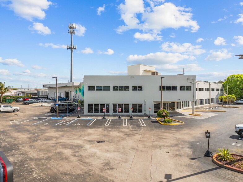 More Photos Of 6955 NW 52nd St, Miami Industrial For Sale