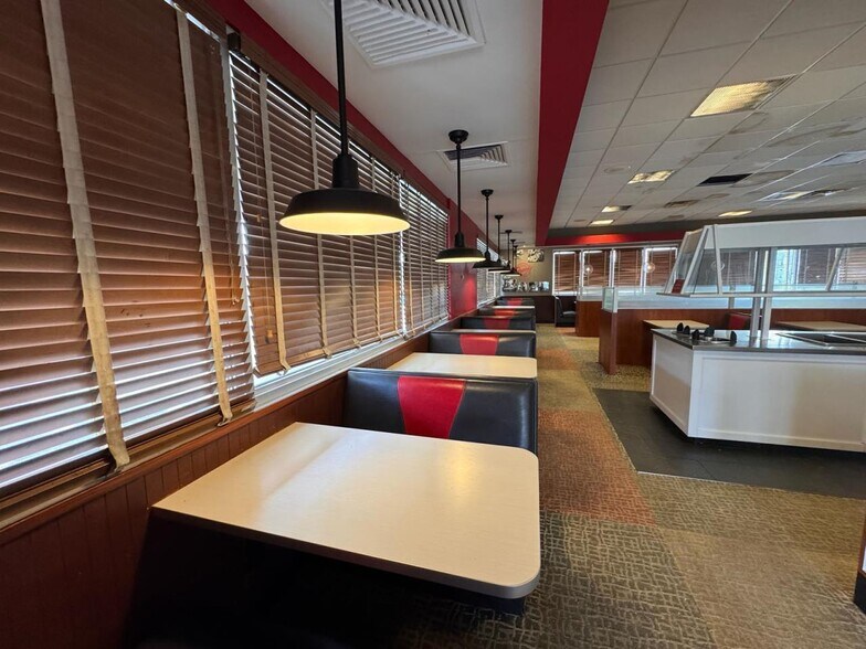 More Photos Of 4765 Montgomery Rd, Cincinnati Restaurant For Sale