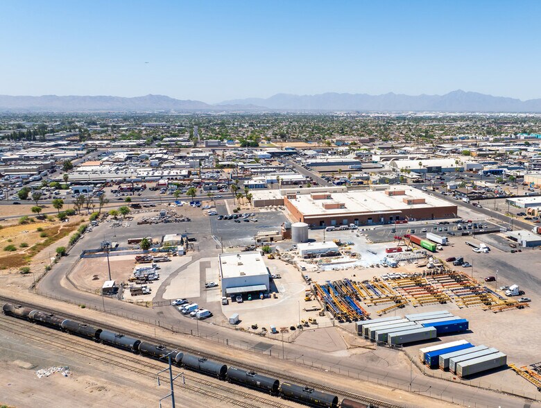 More Photos Of 3750 W Indian School Rd, Phoenix Warehouse For Lease