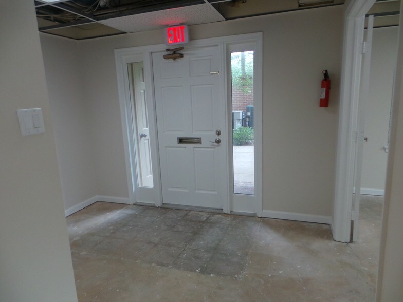 More Photos Of 7369 McWhorter Pl, Annandale Office For Sale