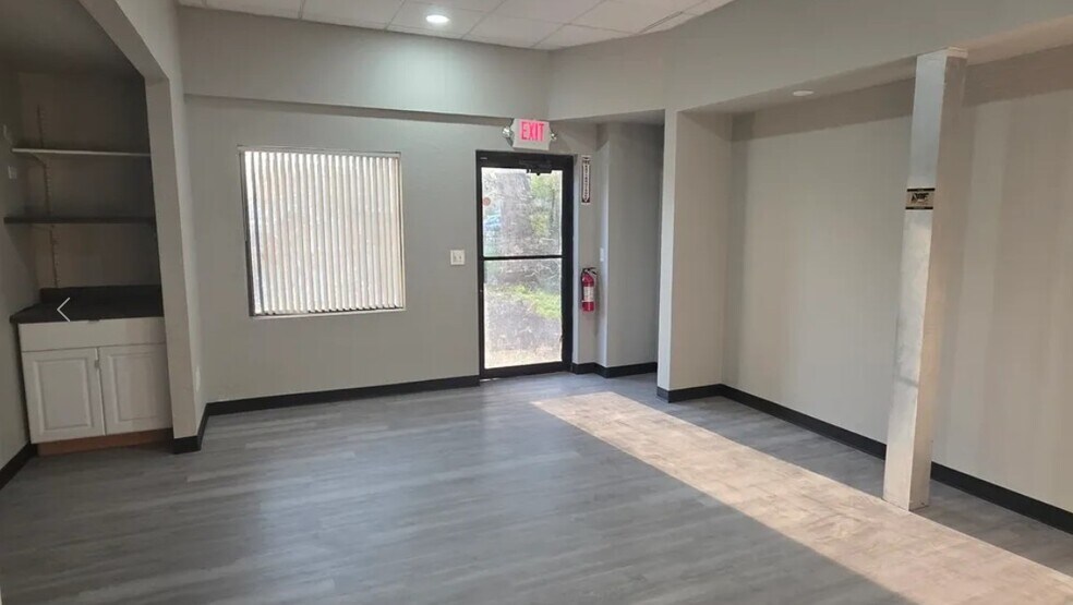 More Photos Of 7753 Rutillio Ct, New Port Richey Warehouse For Lease