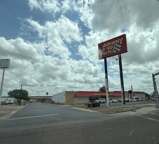 More Photos Of 1735 S F St, Harlingen Freestanding For Sale