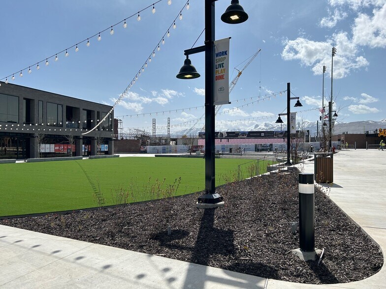 More Photos Of 5414 Center Field Dr, South Jordan Storefront Retail Office For Lease