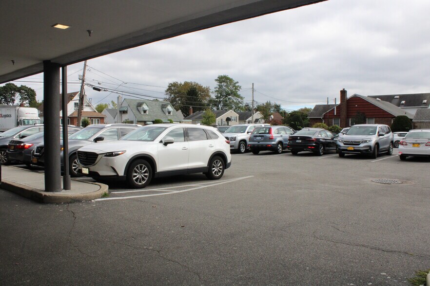 More Photos Of 499 Jericho Tpke, Mineola Office For Lease