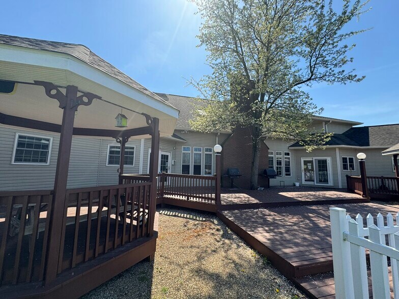 More Photos Of 1173 Manchester Ave SW, North Lawrence Office Residential For Sale