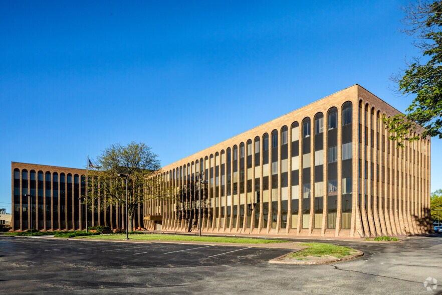 Primary Photo Of 2340 S River Rd, Des Plaines Office For Lease