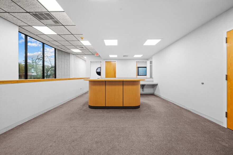 More Photos Of 88 Broadway, Hicksville Office For Lease
