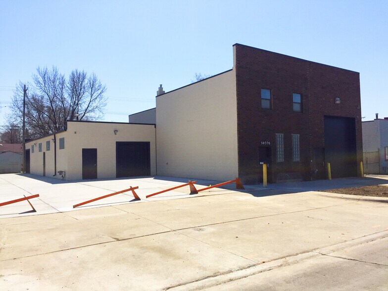 More Photos Of 14076 E Nine Mile Rd, Warren Warehouse For Lease