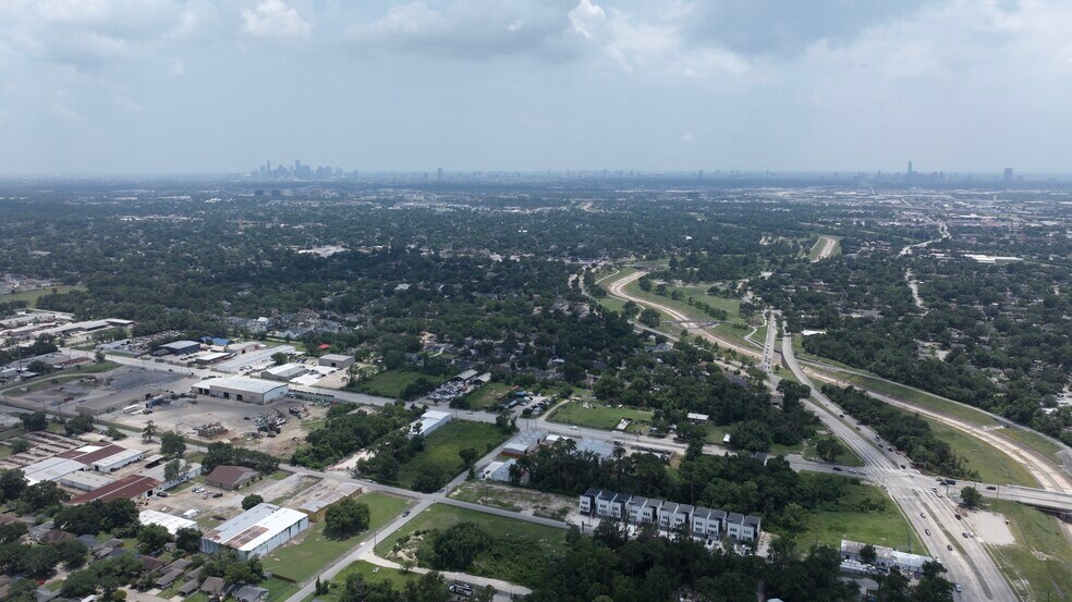 More Photos Of 4450 Pinemont Dr, Houston Land For Sale