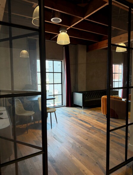 More Photos Of 58 Winward Ave, Venice Storefront Retail Office For Lease