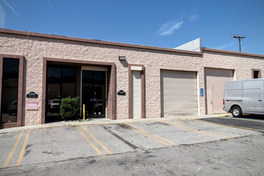 More Photos Of 12860-12872 Foothill Blvd, Sylmar Warehouse For Lease