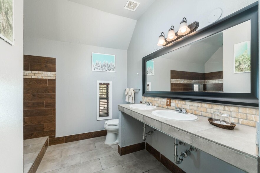 More Photos Of 2147-2151 Tremont Pl, Denver Hospitality For Sale