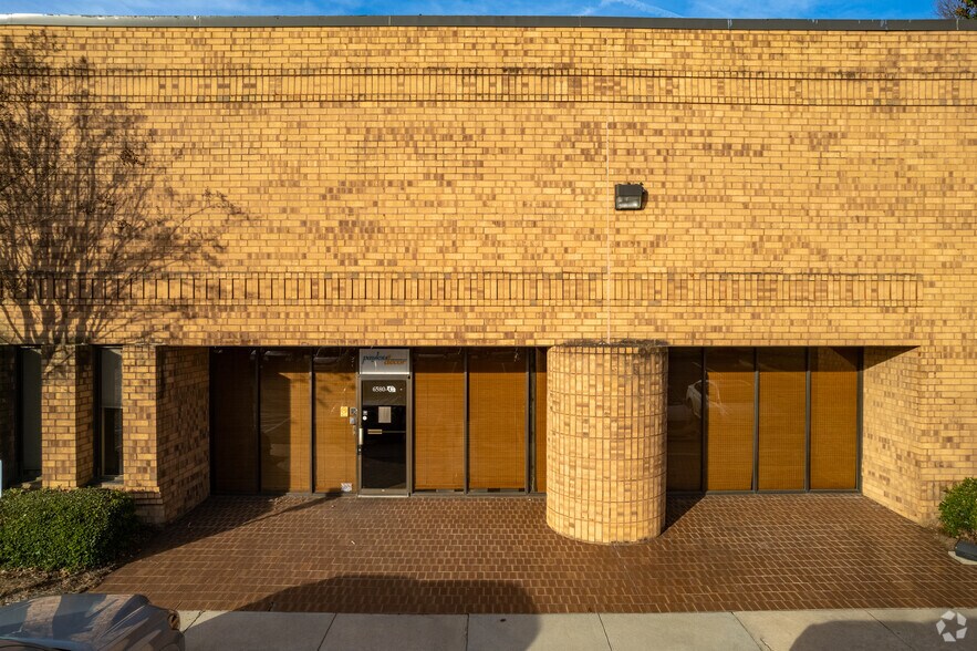 More Photos Of 6580 Jimmy Carter Blvd, Peachtree Corners Distribution For Lease