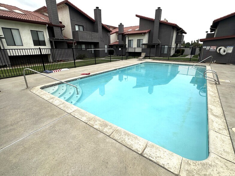 More Photos Of 2408 Gosford Rd, Bakersfield Apartments For Sale