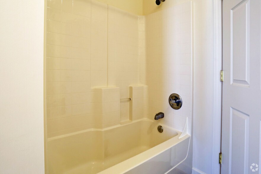 More Photos Of 1220 N King St, Hampton Apartments For Lease