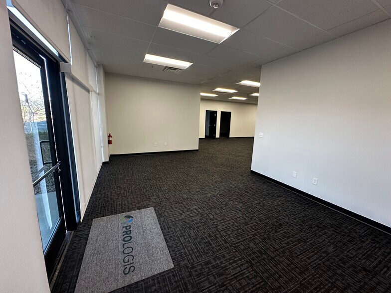 More Photos Of 8385 Eastgate Rd, Henderson Warehouse For Lease