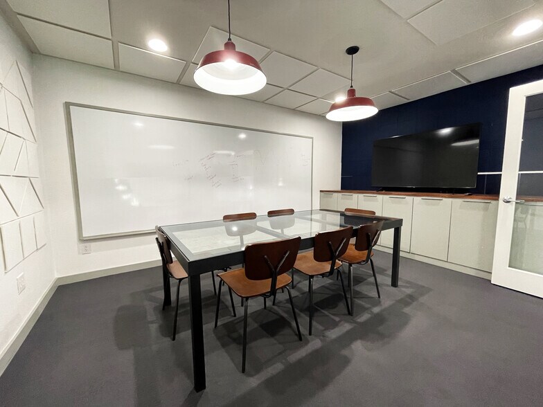 More Photos Of 3700 Thompson St, Austin Loft Creative Space For Lease