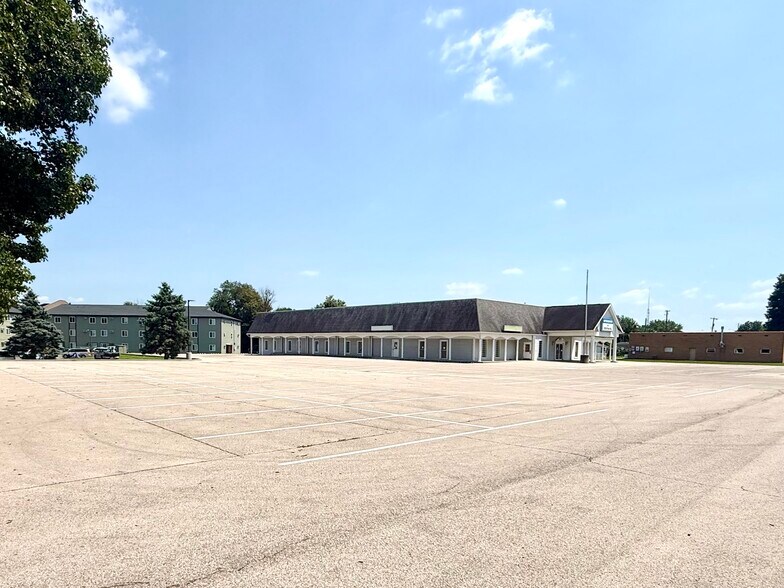 More Photos Of 3548 Western Ave, Connersville Mixed Retail For Sale