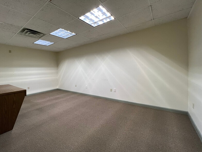 More Photos Of 35 Center St, Wolfeboro Storefront Retail Office For Lease