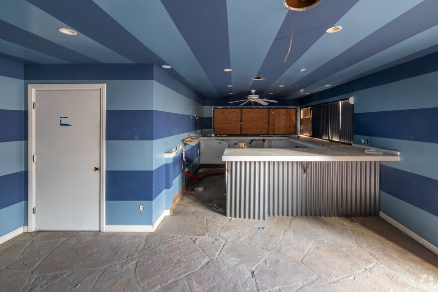 More Photos Of 2249 N Palm Canyon Dr, Palm Springs Hotel For Sale