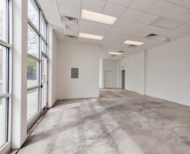 More Photos Of 1959 W Erie St, Chicago Storefront Retail Residential For Lease