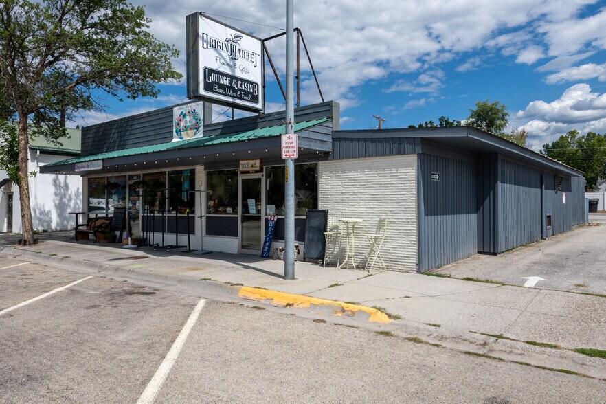 More Photos Of 108 Main St, Stevensville General Retail For Sale