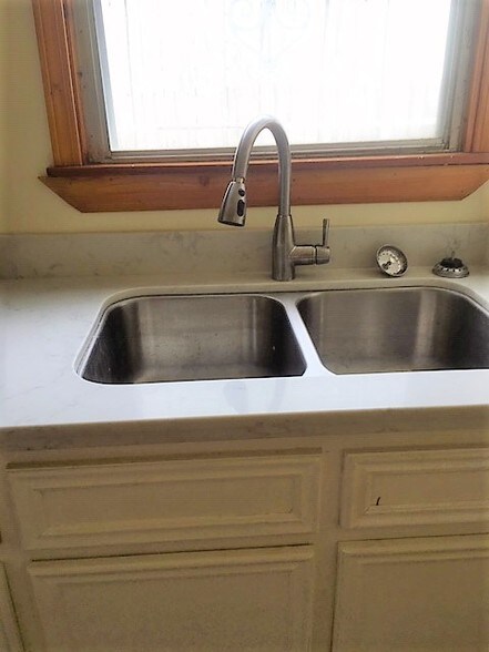 More Photos Of 8453 Howard Dr, Houston Medical For Lease