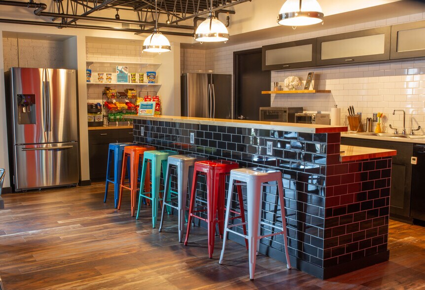 More Photos Of 106 N Lee St, Alexandria Loft Creative Space For Lease