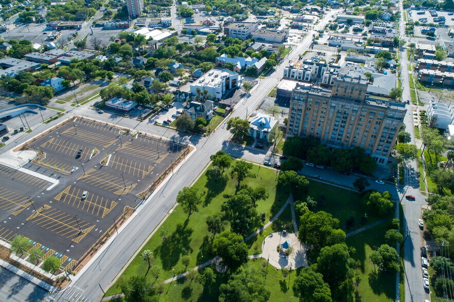 More Photos Of 222 W Cypress St, San Antonio Medical For Lease