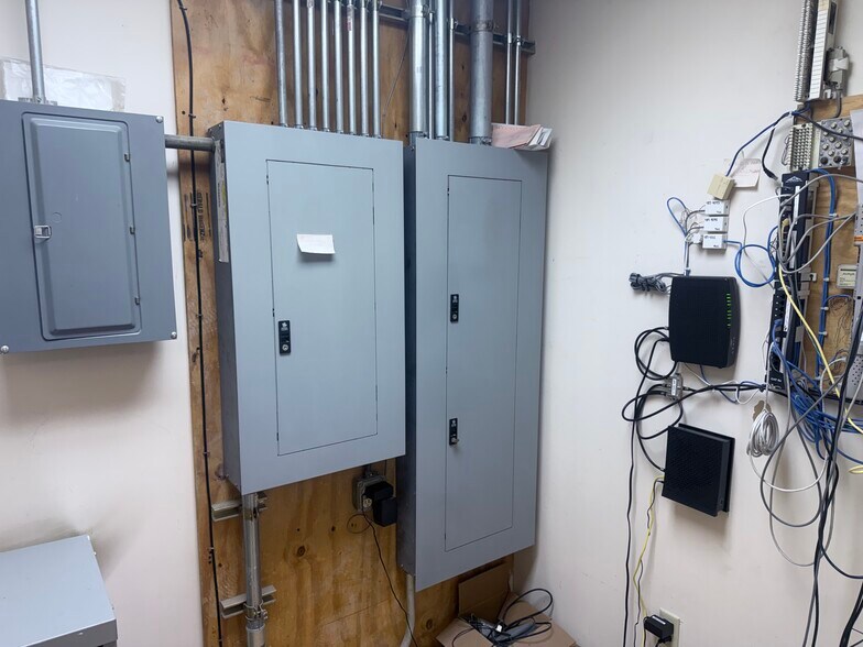 More Photos Of 63 Shaker Rd, Albany Medical For Sale
