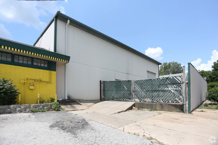 More Photos Of 8603-8607 Manchester Rd, Saint Louis General Retail For Lease