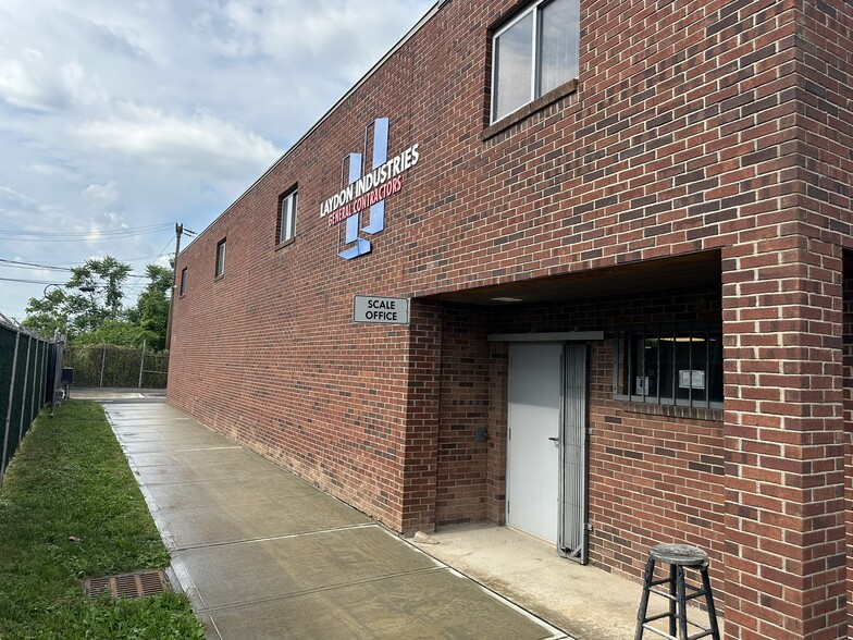 Primary Photo Of 238 Ledyard St, Hartford Auto Repair For Lease