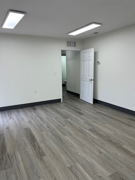More Photos Of 119 W Plymouth Ave, Deland Unknown For Lease
