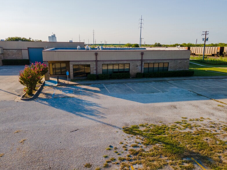 More Photos Of 2716 Commerce St, Wichita Falls Industrial For Sale