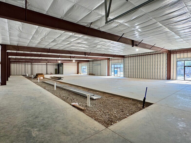 More Photos Of 1496 Chester Ave, Springdale General Retail For Lease