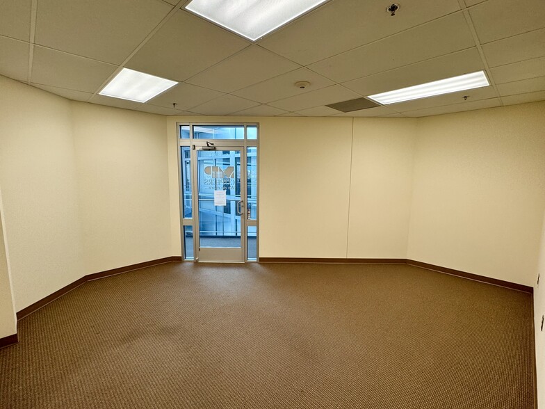 More Photos Of 10621 Gateway Blvd, Manassas Office For Lease