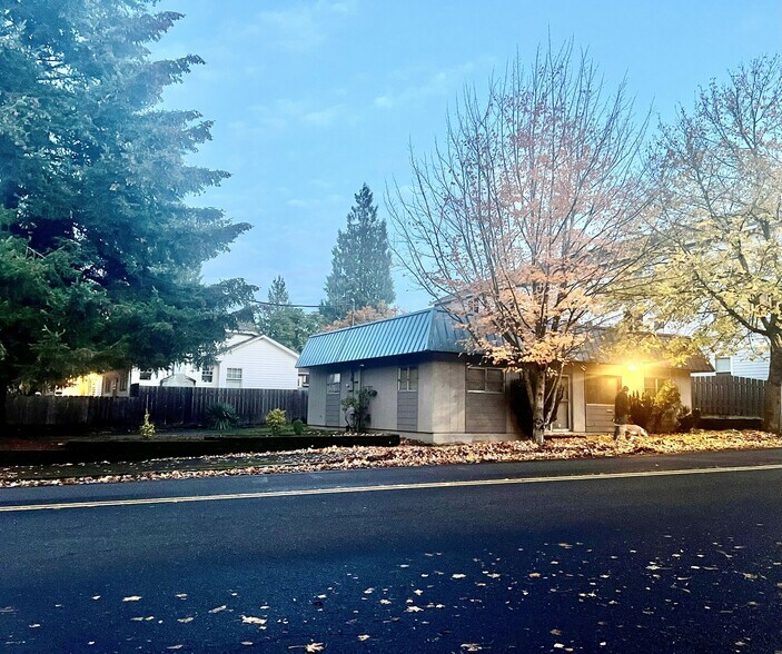 More Photos Of 3004 SE 50th Ave, Portland Office For Sale