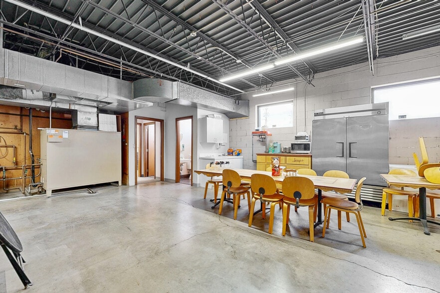 More Photos Of 1429 2nd Ave, Des Moines Warehouse For Sale