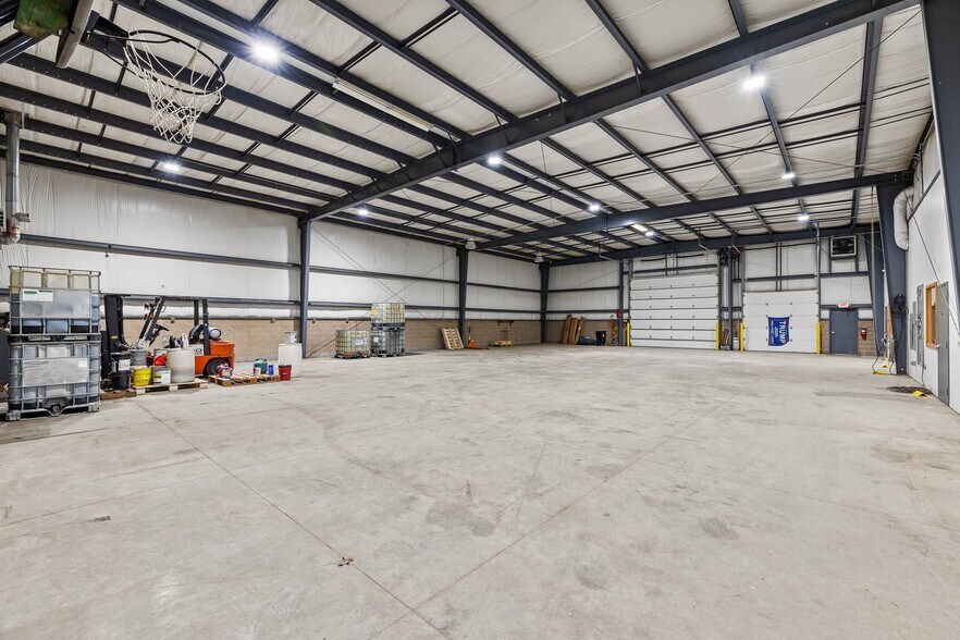 More Photos Of 9505 Emahiser rd, Caledonia Distribution For Sale