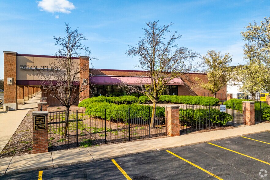 More Photos Of 6525-6575 Telegraph Road, Bloomfield Township Unknown For Lease