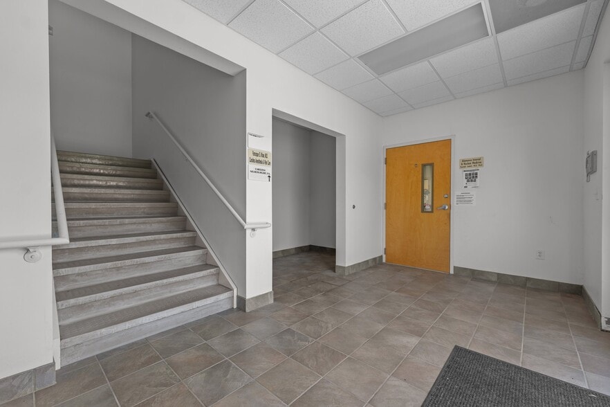 More Photos Of 2961 Crouse Ln, Burlington Medical For Lease