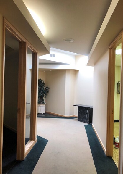 More Photos Of 27085-27087 Gratiot Ave, Roseville Office For Sale