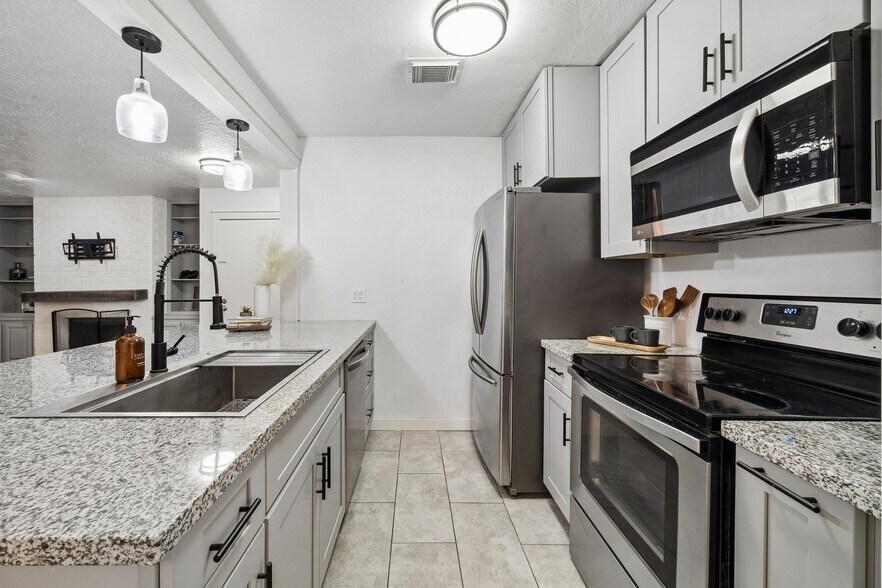 More Photos Of 10826 Lynbrook Dr, Houston Apartments For Sale