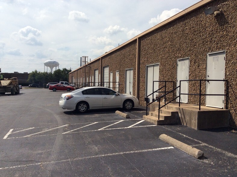 More Photos Of 820-876 N Glenville Dr, Richardson Research And Development For Lease