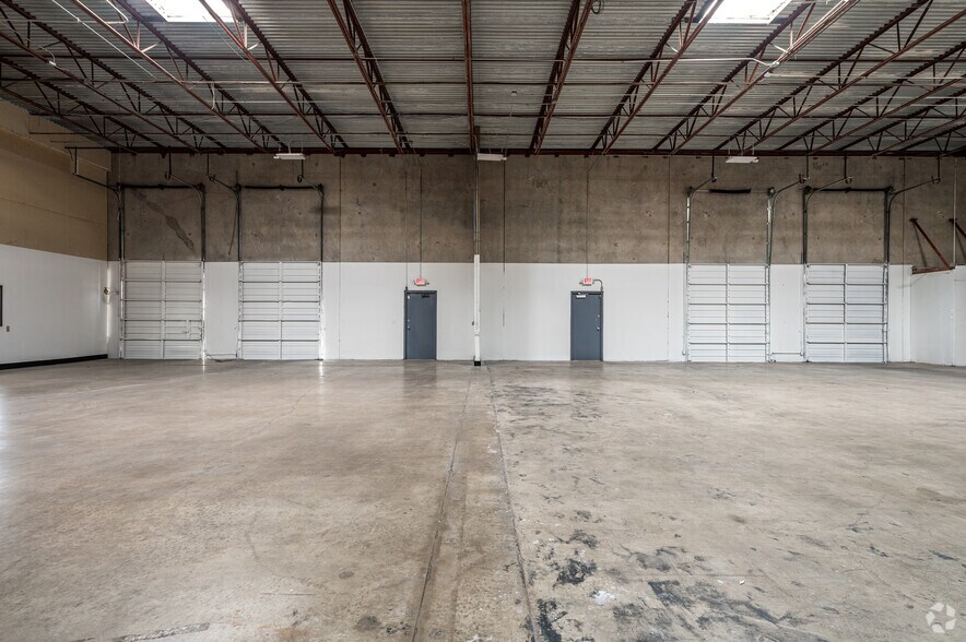 More Photos Of 11420 Mathis Ave, Farmers Branch Unknown For Lease