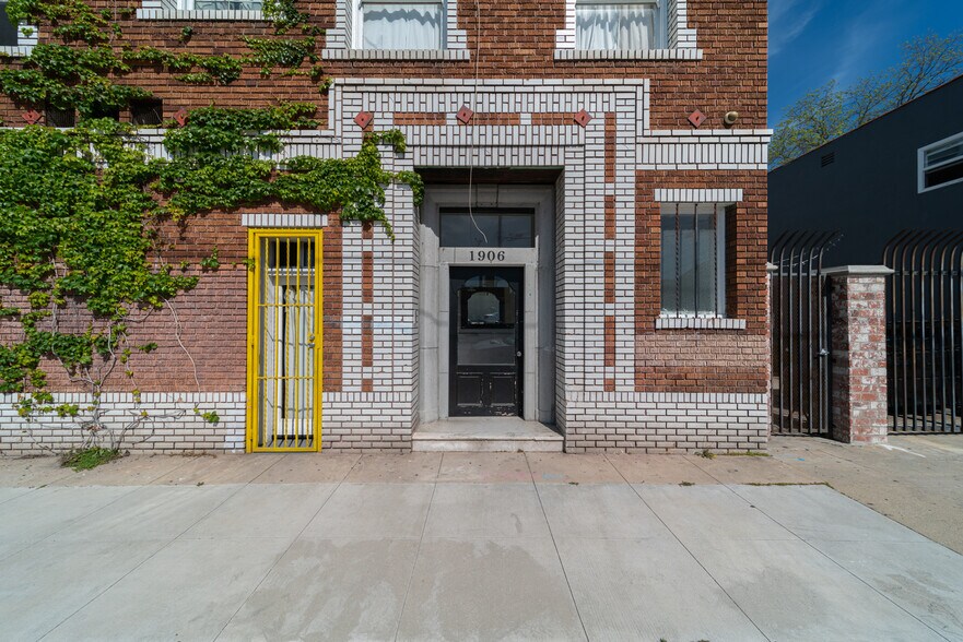 More Photos Of 1906-1912 Cimarron St, Los Angeles Apartments For Lease