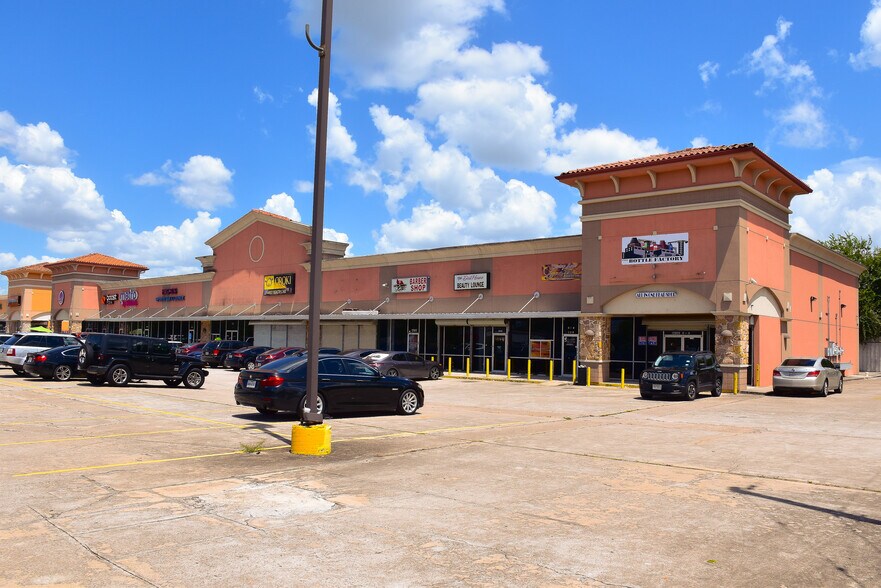 More Photos Of 12805 Cullen Blvd, Houston Unknown For Lease