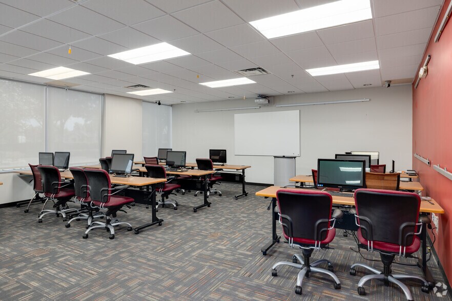 More Photos Of 7560 Red Bug Lake Rd, Oviedo Medical For Lease